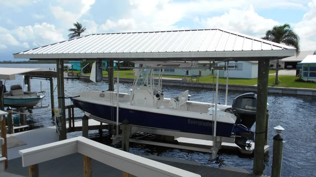 Dolphin boathouse lift